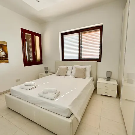 Chambray & Villa Mgarr