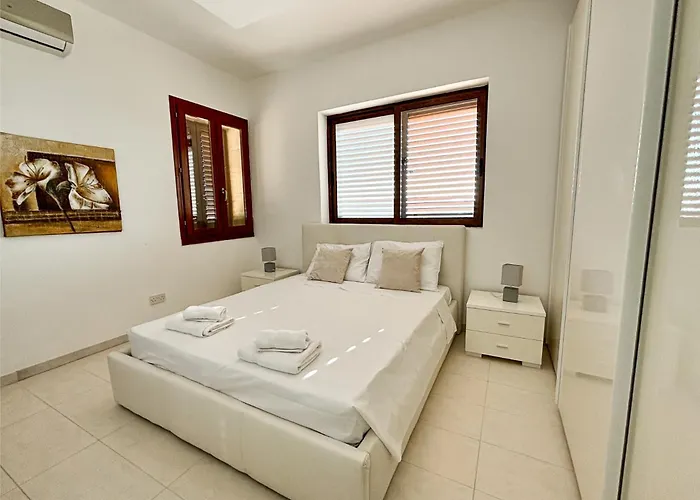 Chambray & Villa Mgarr